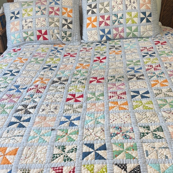 Garnet Hill Pinwheel Quilt and shams Full/Queen - Picture 1 of 9